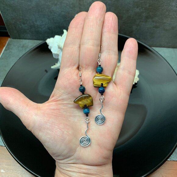 Tiger's Eye Bear Apatite Gemstone Beads Handmade Pierced Earrings LR151 - Picture 3 of 4